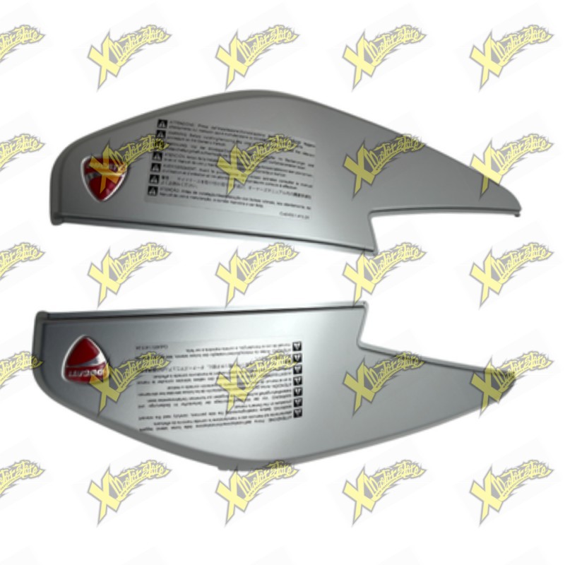 Cover per valigie laterali in plastica Ducati – Codice 96780681A – Colore argento